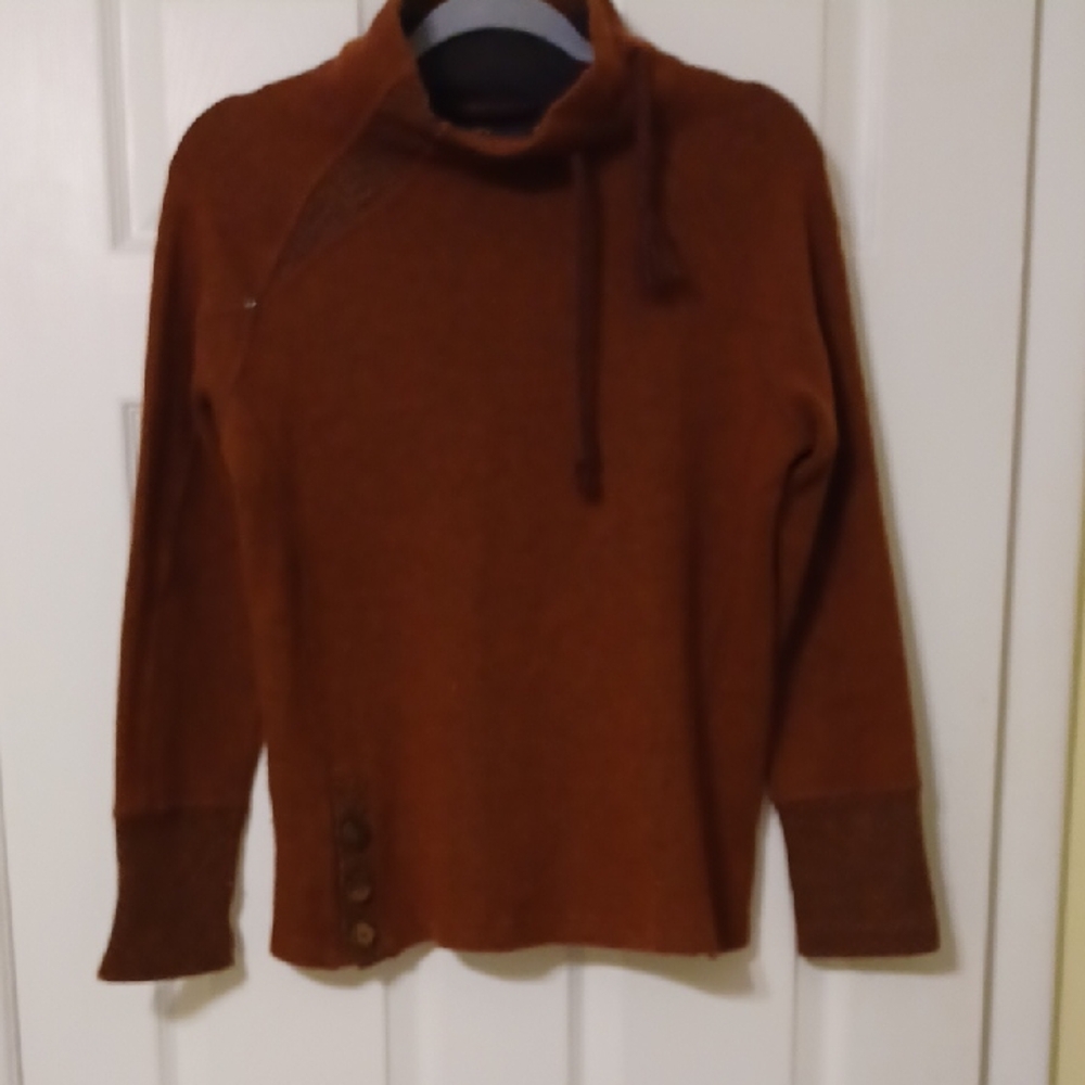 PrAna Dark Rusty Brown Wool/poly Blend  Sweater. 3 Button Detail, Zig Zag Detail